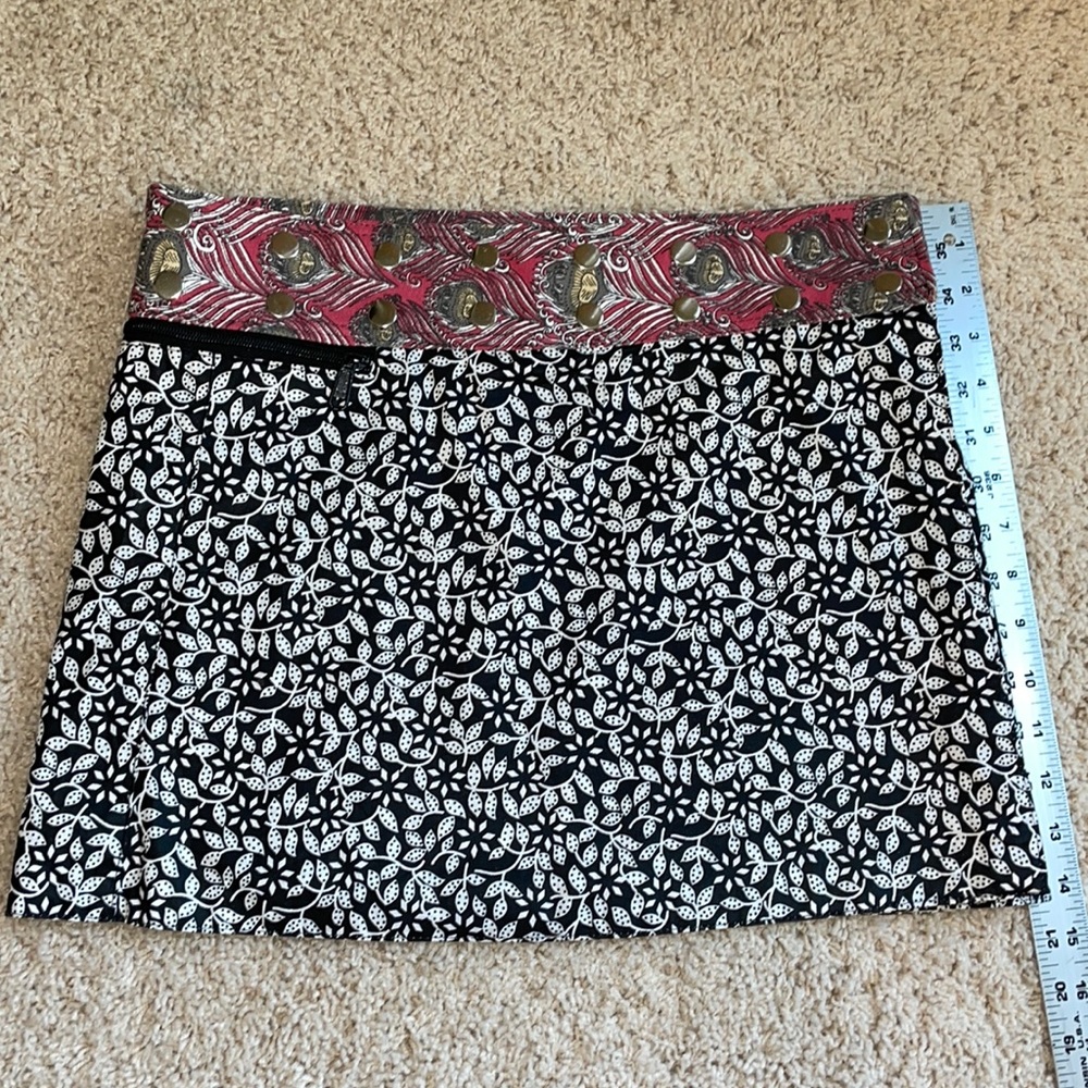 Adjustable, reversible, wrap skirt with snaps